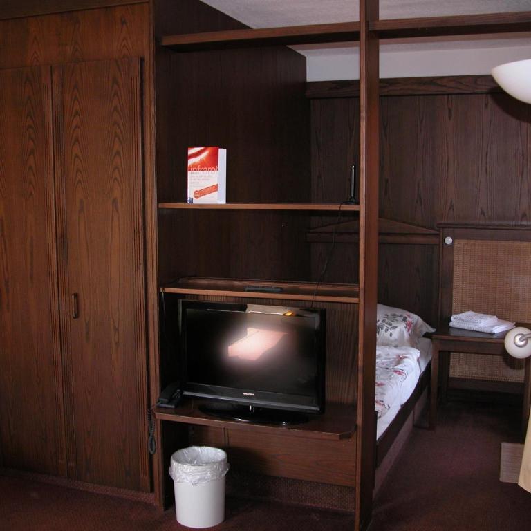 Hotel-Restaurant Zum Hirschhaus Inklusiv Chiemgaukarte - Dreibettzimmer mit Balkon - 2