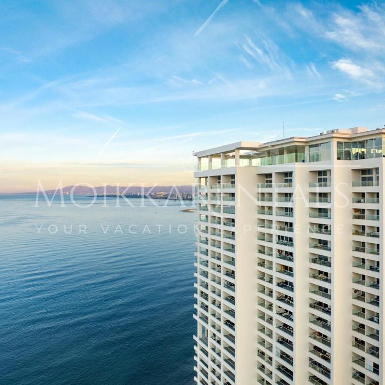 Wake Up to Waves at Mar y Cielo Studio and Free Breakfast - One-Bedroom Apartment - 10