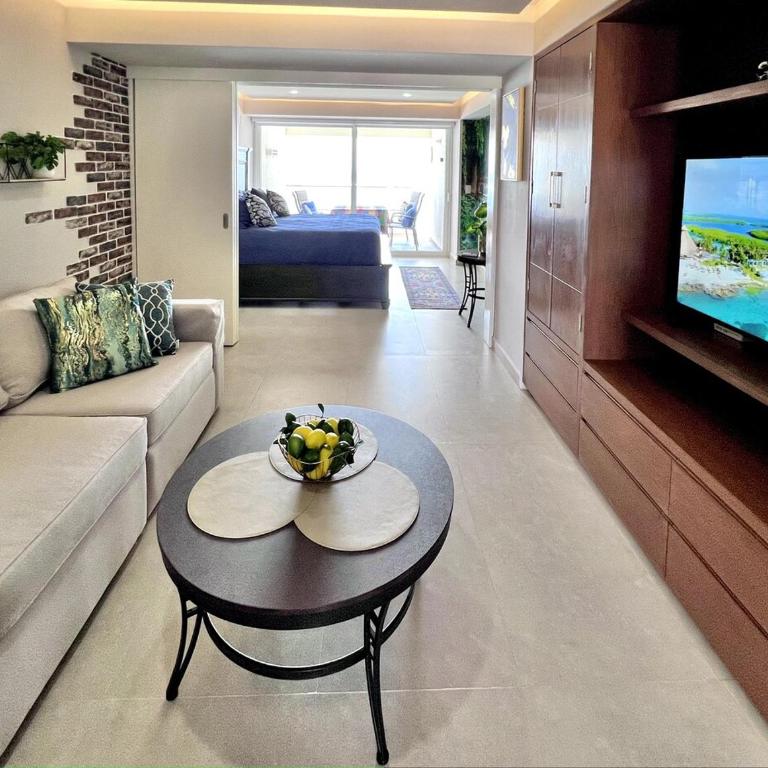 Wake Up to Waves at Mar y Cielo Studio and Free Breakfast - One-Bedroom Apartment - 15