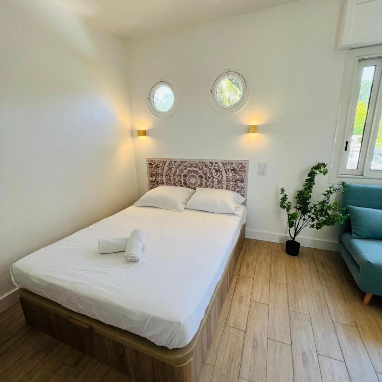 Seaside Studio with Terrace and Free Parking - Beach 2 Min Walk - Apartment mit 1 Schlafzimmer - 2