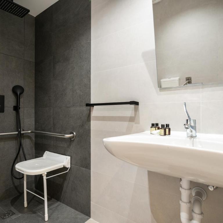 Dobo Madrid SB20 - Double Room - Disability Access - 2