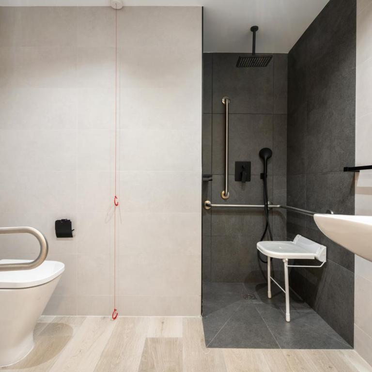Dobo Madrid SB20 - Double Room - Disability Access - 11