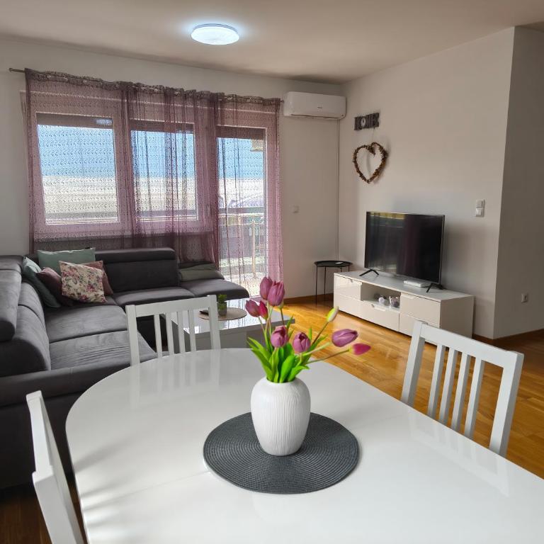 Apartman Sedra - Two-Bedroom Apartment with Terrace - 1