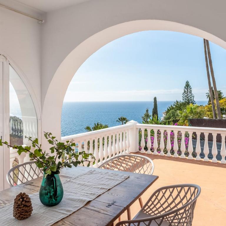Retreat with sea views & private heated pool! - Villa con vistas al mar - 44