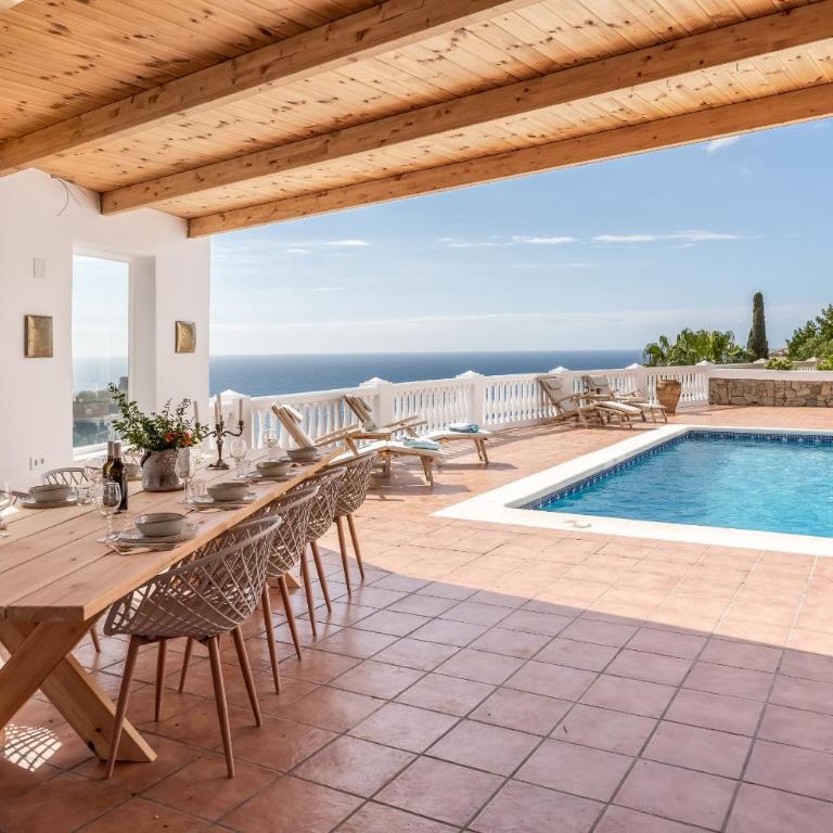 Retreat with sea views & private heated pool! - Villa con vistas al mar - 42