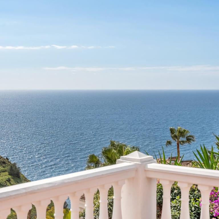 Retreat with sea views & private heated pool! - Villa con vistas al mar - 41