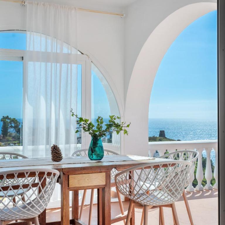 Retreat with sea views & private heated pool! - Villa con vistas al mar - 39