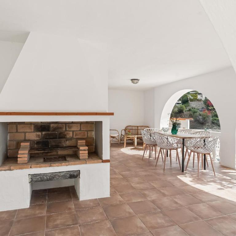 Retreat with sea views & private heated pool! - Villa con vistas al mar - 36