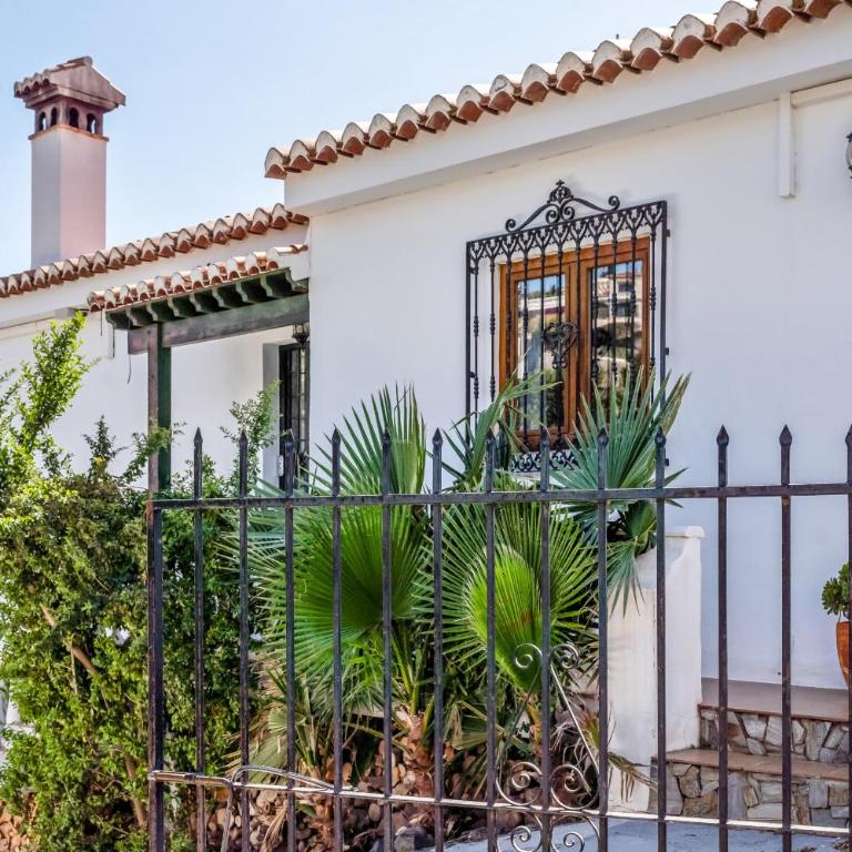 Retreat with sea views & private heated pool! - Villa con vistas al mar - 18