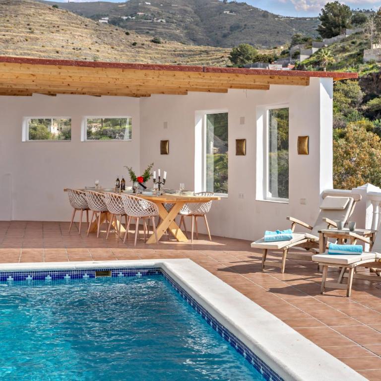 Retreat with sea views & private heated pool! - Villa con vistas al mar - 25