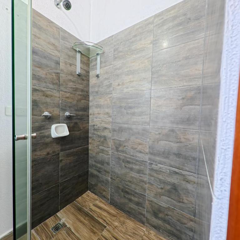 Hermosa casa en Manta, muy segura y cerca de todo - Casa de 3 dormitorios - 10