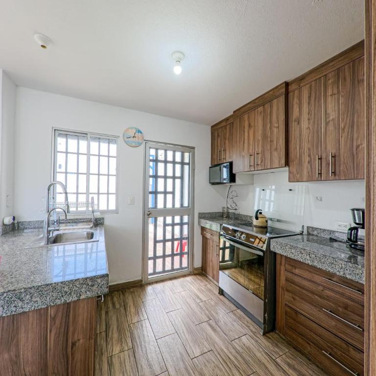 Hermosa casa en Manta, muy segura y cerca de todo - Casa de 3 dormitorios - 17