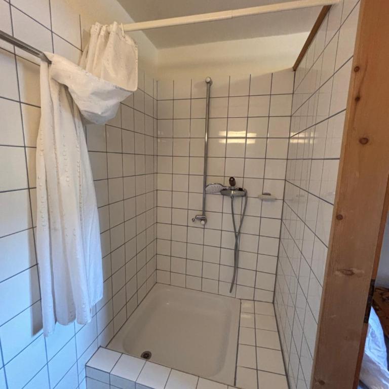 Familiehotel La Randulina - Familienzimmer mit Dusche - 4