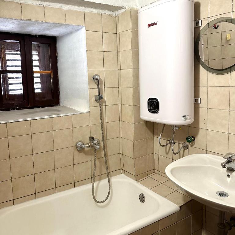 Stone house Becici - Apartman s 1 Spavaćom Sobom i Terasom - 2