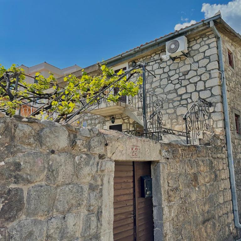 Stone house Becici - Apartman s 1 Spavaćom Sobom i Terasom - 1