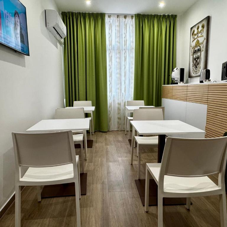 Regina Rooms - Double Room with Balcony - 33