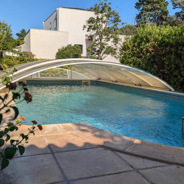 Grande Maison avec piscine, parking et wifi - Villa - 17