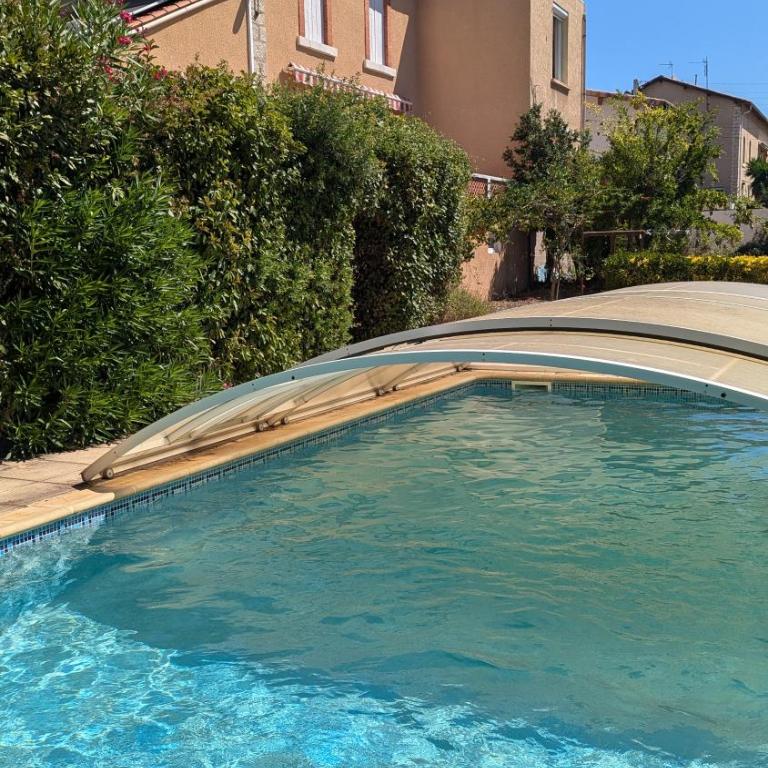 Grande Maison avec piscine, parking et wifi - Villa - 19