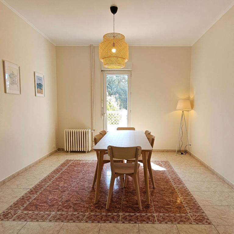 Grande Maison avec piscine, parking et wifi - Villa - 71
