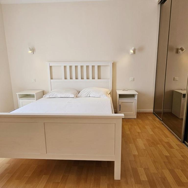 Grande Maison avec piscine, parking et wifi - Villa - 28