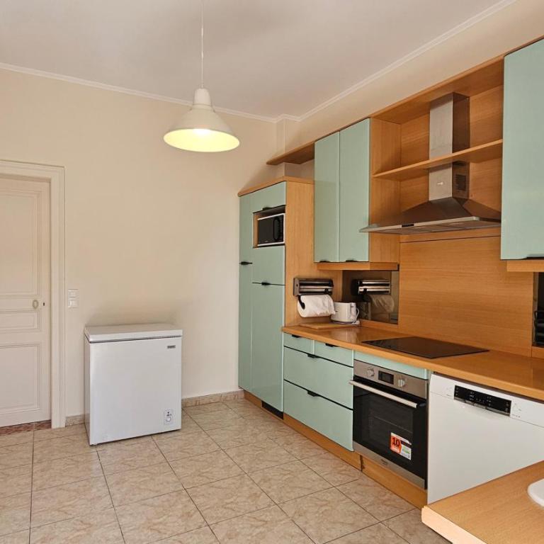 Grande Maison avec piscine, parking et wifi - Villa - 26
