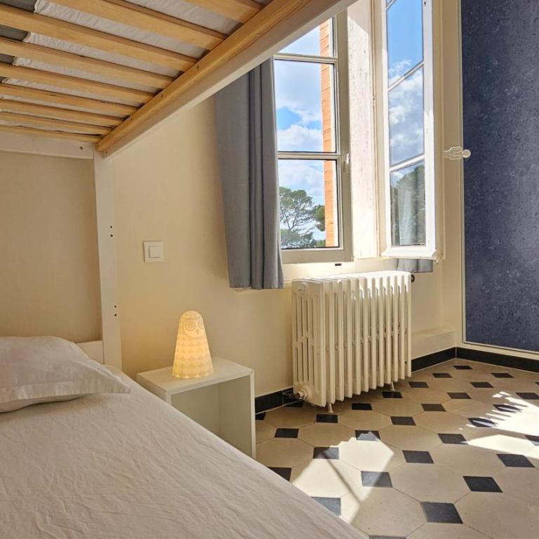 Grande Maison avec piscine, parking et wifi - Villa - 48