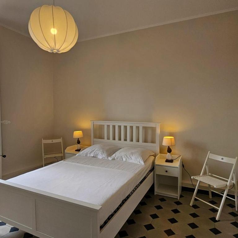 Grande Maison avec piscine, parking et wifi - Villa - 59