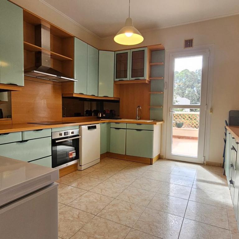 Grande Maison avec piscine, parking et wifi - Villa - 65