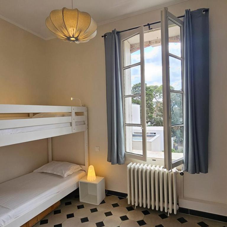Grande Maison avec piscine, parking et wifi - Villa - 29