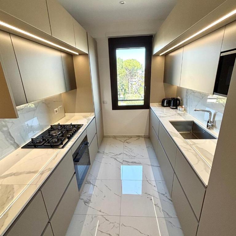 Stylish spacious 3-bedroom apartment, open-space kitchen, 3 balconies! - Appartamento con 3 Camere da Letto - 3