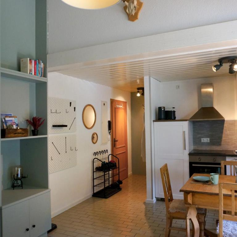 BERG & WALD Ferienwohnungen - Apartment mit 1 Schlafzimmer und Gartenblick - 14