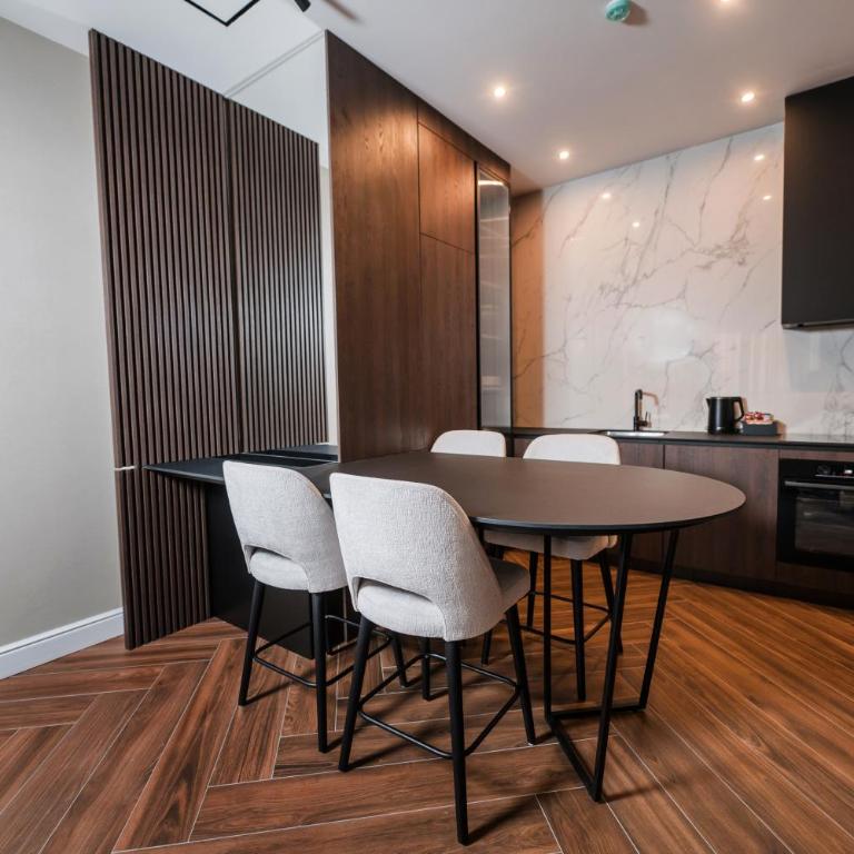 Ideal Apartments - Royal Apartment with City View - 5
