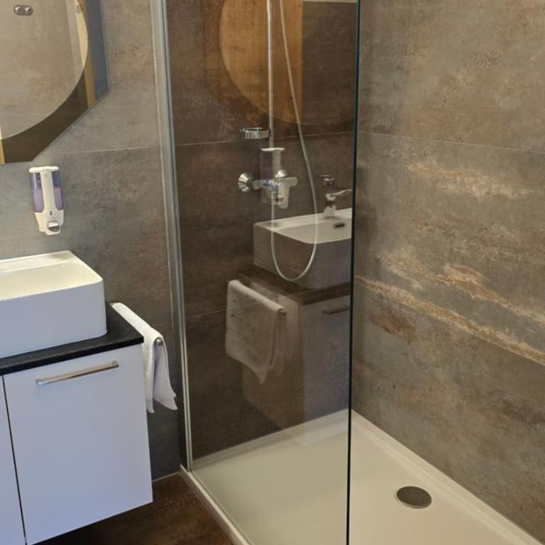 Landhaus & Camping Pichler - Doppel- oder Zweibettzimmer - 9