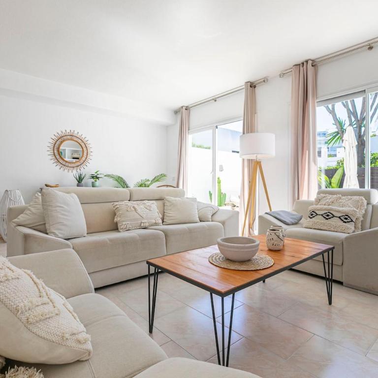MARBELLA HOME RENTALS - Beachside, 3BR Townhouse - Casa de 3 dormitorios - 2