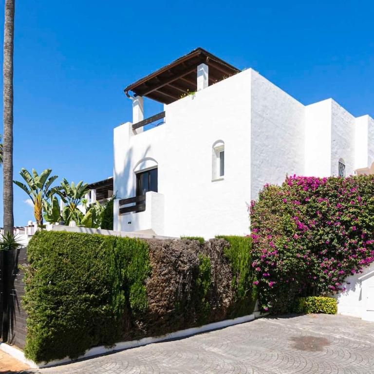MARBELLA HOME RENTALS - Beachside, 3BR Townhouse - Casa de 3 dormitorios - 4