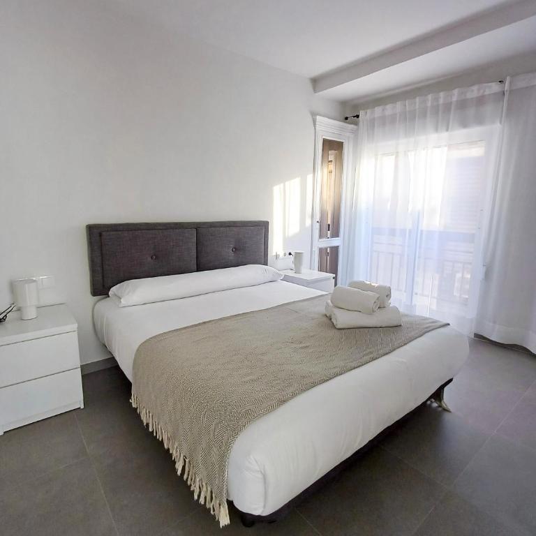 GLP Postiguet 2 - Three-Bedroom Apartment - 14