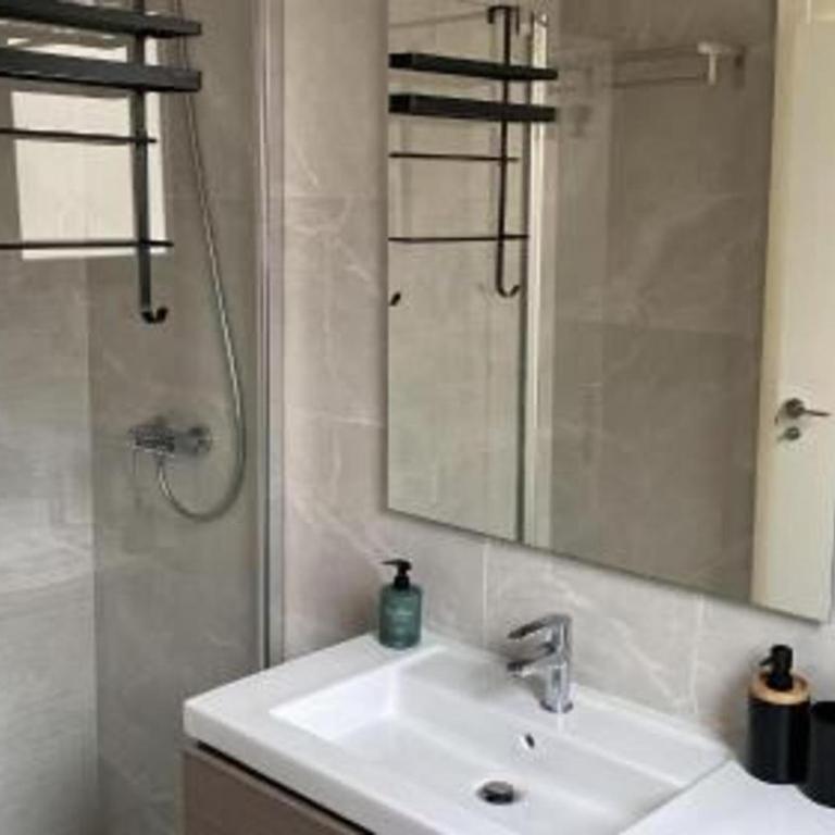 6 Guests - 3 Bedrooms - Private Garden - Pool - Apartamento - 5