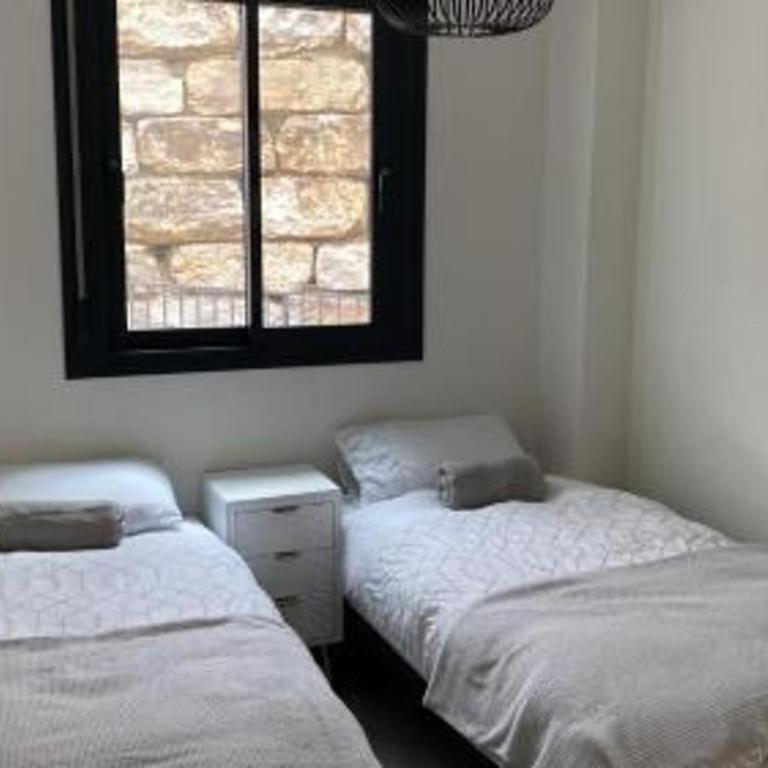 6 Guests - 3 Bedrooms - Private Garden - Pool - Apartamento - 6