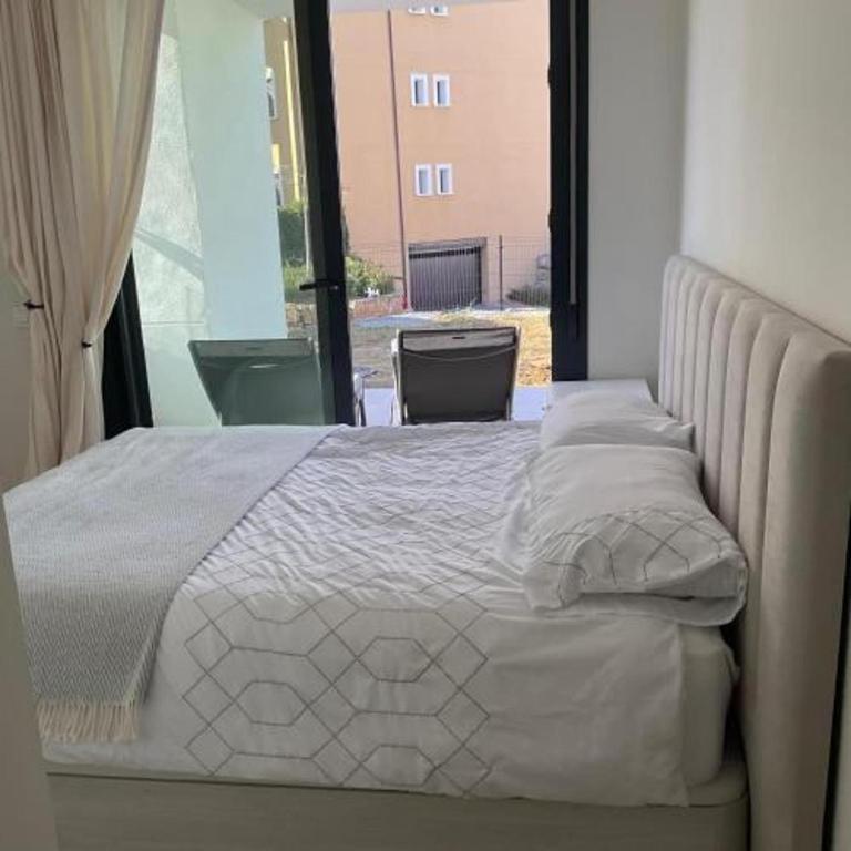6 Guests - 3 Bedrooms - Private Garden - Pool - Apartamento - 21