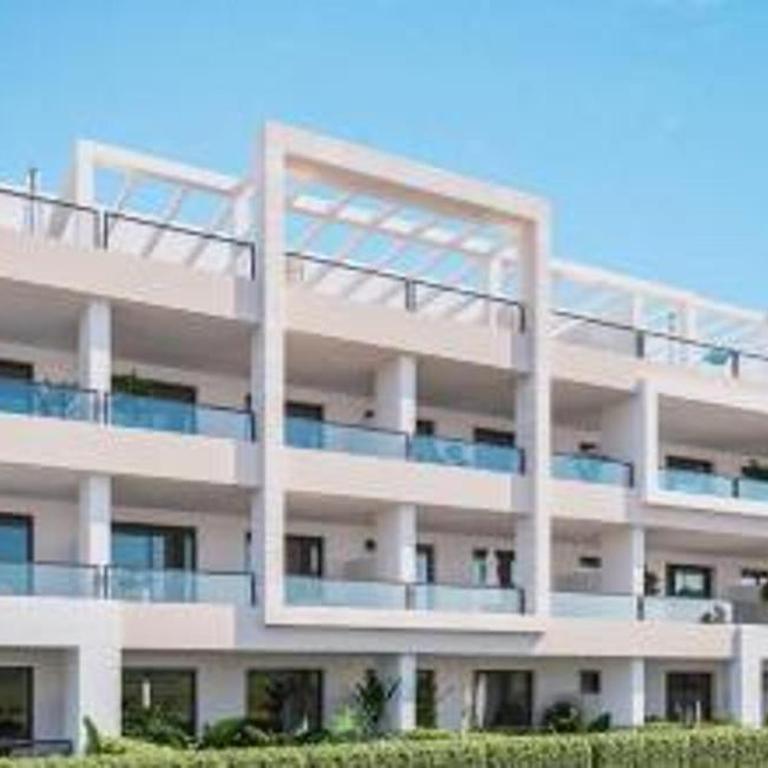 6 Guests - 3 Bedrooms - Private Garden - Pool - Apartamento - 1