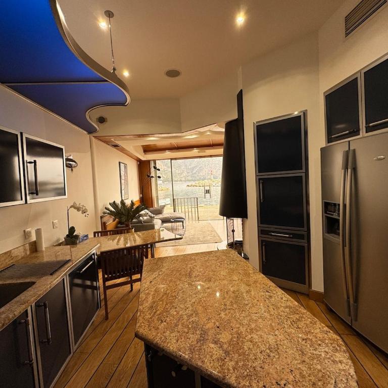 Seaside Serenity, Portside Apartment - Appartement 3 Chambres avec Vue sur le Port - 8
