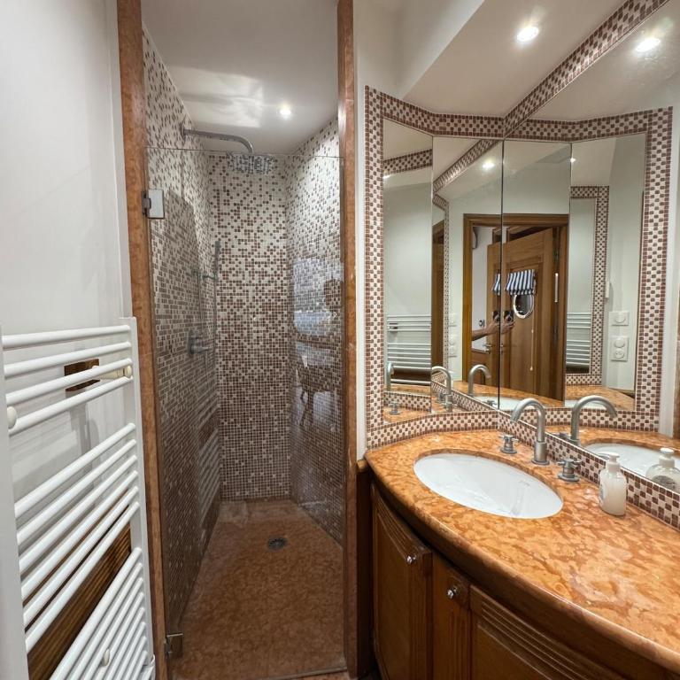 Seaside Serenity, Portside Apartment - Appartement 3 Chambres avec Vue sur le Port - 13