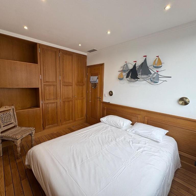 Seaside Serenity, Portside Apartment - Appartement 3 Chambres avec Vue sur le Port - 14