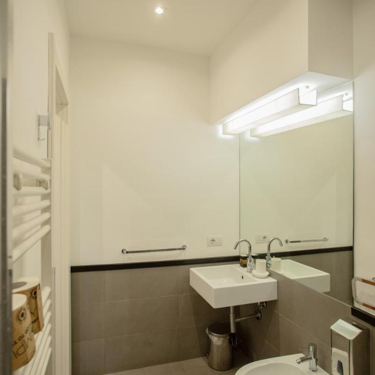 OperaDreams2 - Camera Matrimoniale con Bagno Privato - 6