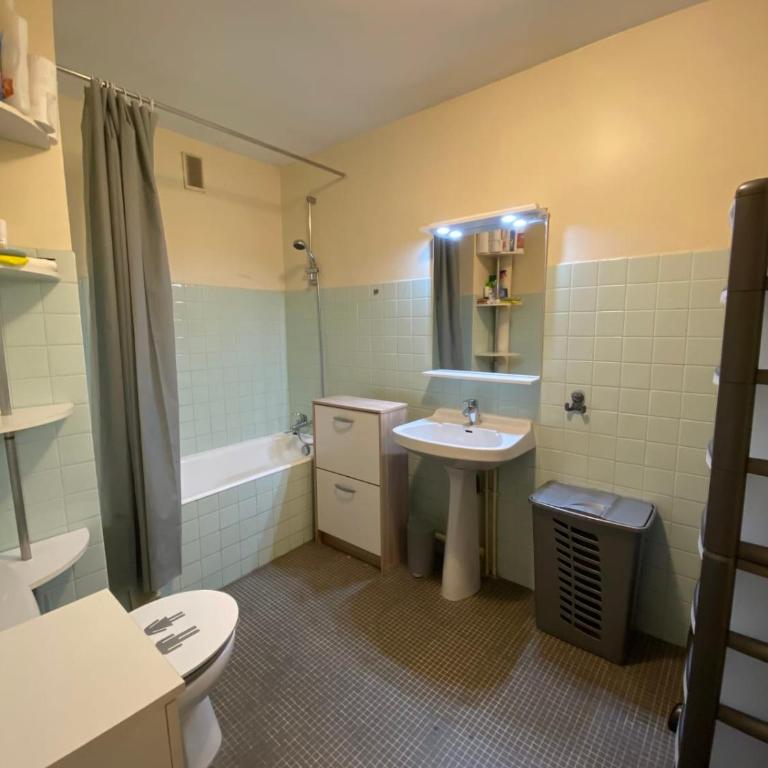 Spacious studio of 40 m2 with balcony in Fréjus - Estudio - 8