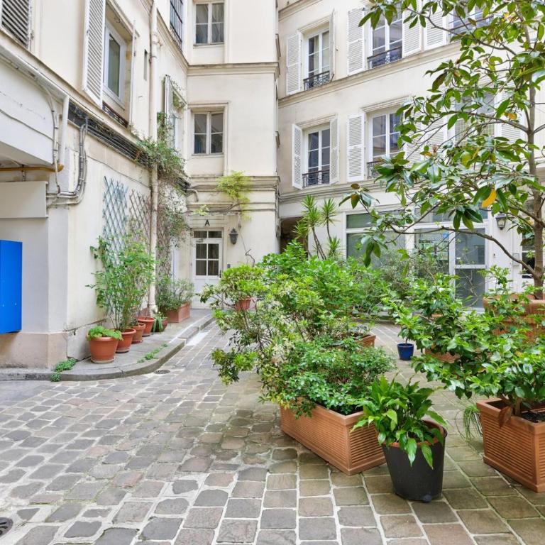 Chic Retreat, Central Marais - Apartment - 17