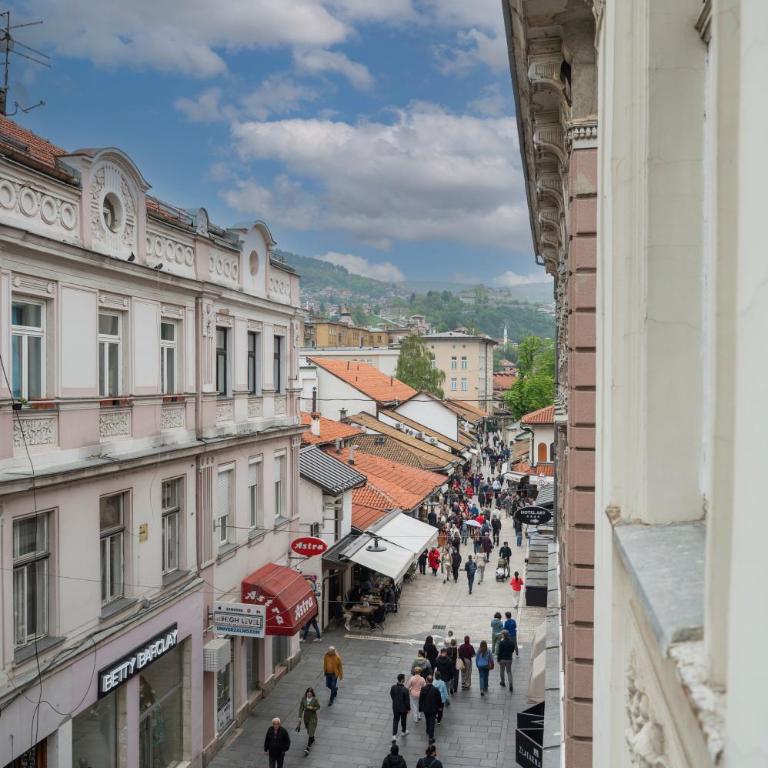 Royal Meeting Point - Heart of Sarajevo with a VIEW - Obiteljski apartman sa dvije spavaće sobe s pogledom - 1