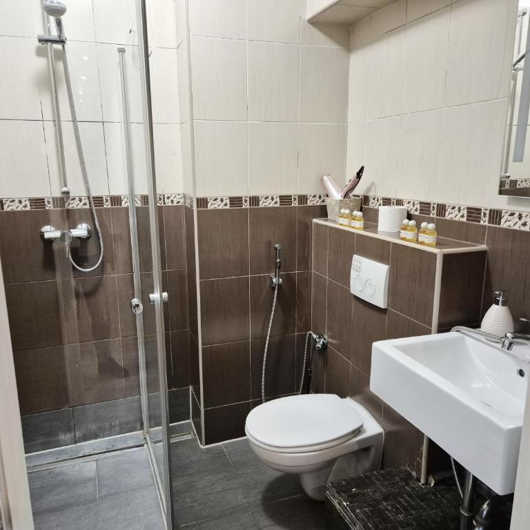 New City Center Stays 1 - Three-Bedroom Apartment - 4