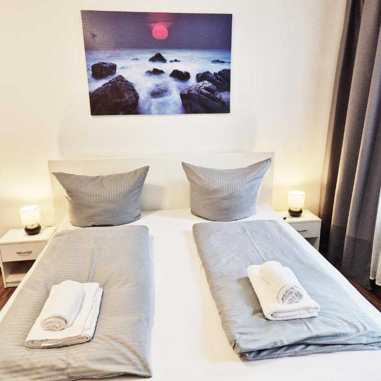 New City Center Stays 1 - Three-Bedroom Apartment - 16