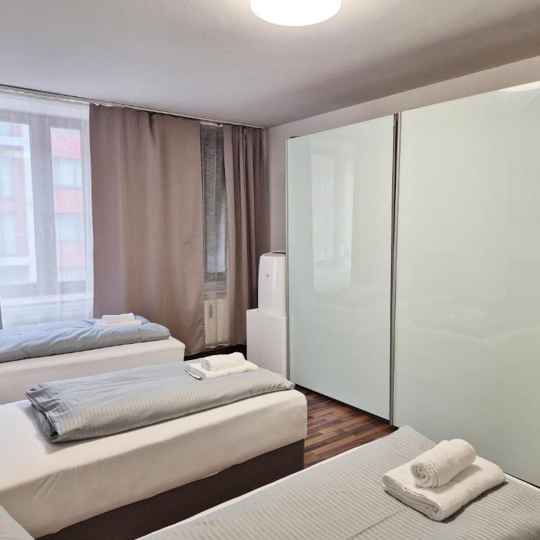 New City Center Stays 1 - Three-Bedroom Apartment - 19